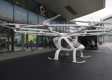 شركتا Workhorse وVolocopter تستعرضان مركباتهما الطائرة ذاتيا